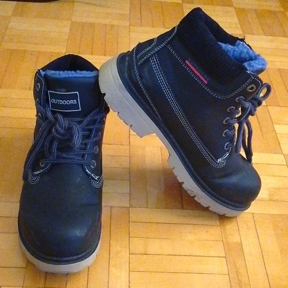 Black women's size 7 winter shoes - Picture 1 of 5